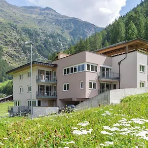 International House Apartmán